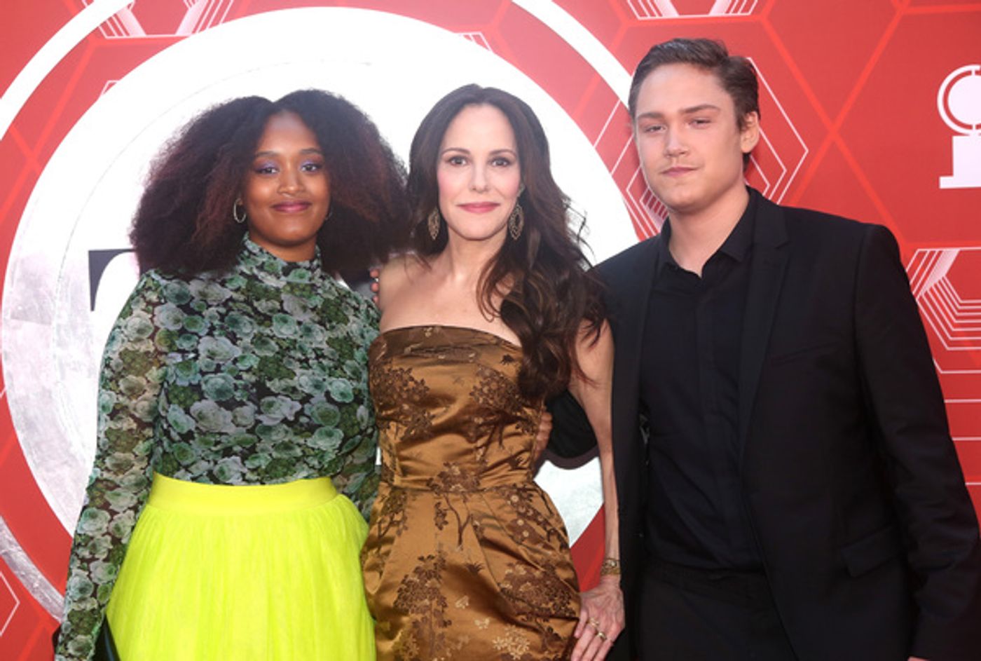 Photos: Stars Come Out to Celebrate on the Tony Awards Red Carpet!  Image