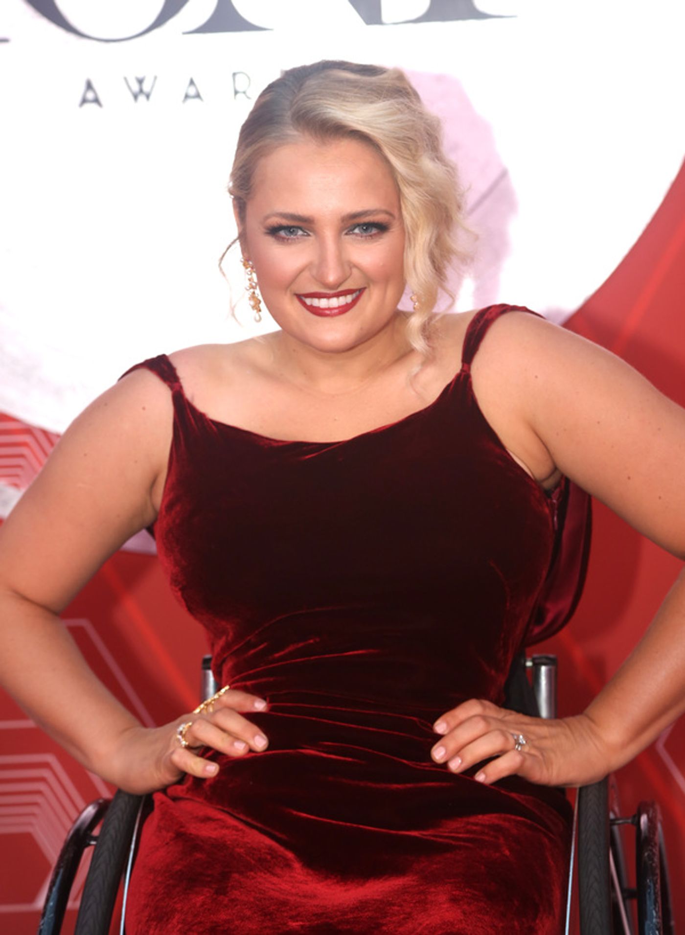 Photos: Stars Come Out to Celebrate on the Tony Awards Red Carpet!  Image