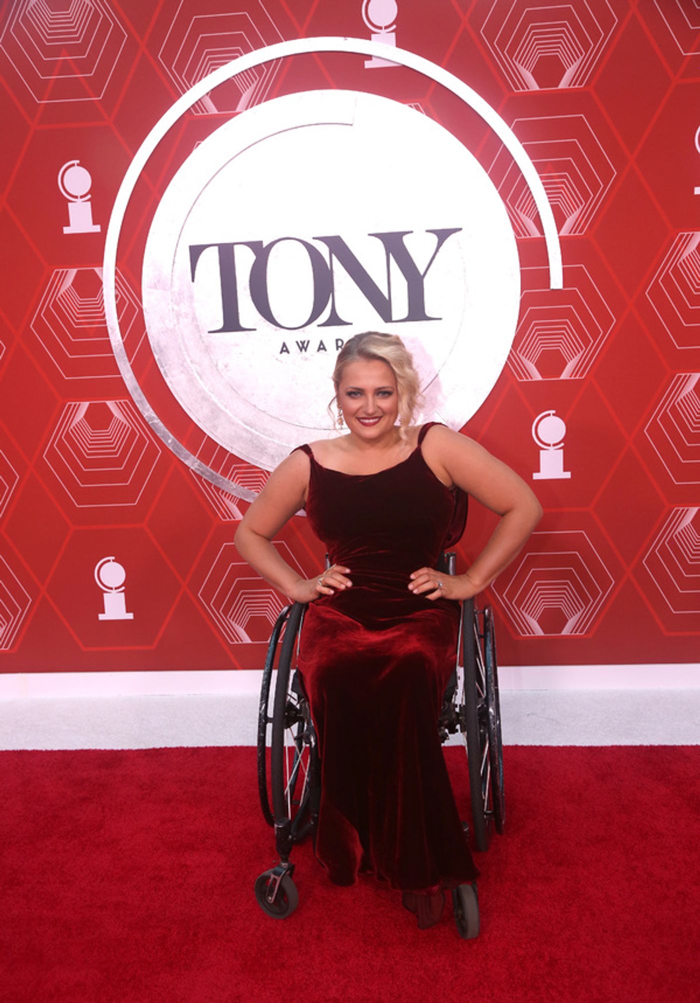 Photos: Stars Come Out to Celebrate on the Tony Awards Red Carpet!  Image