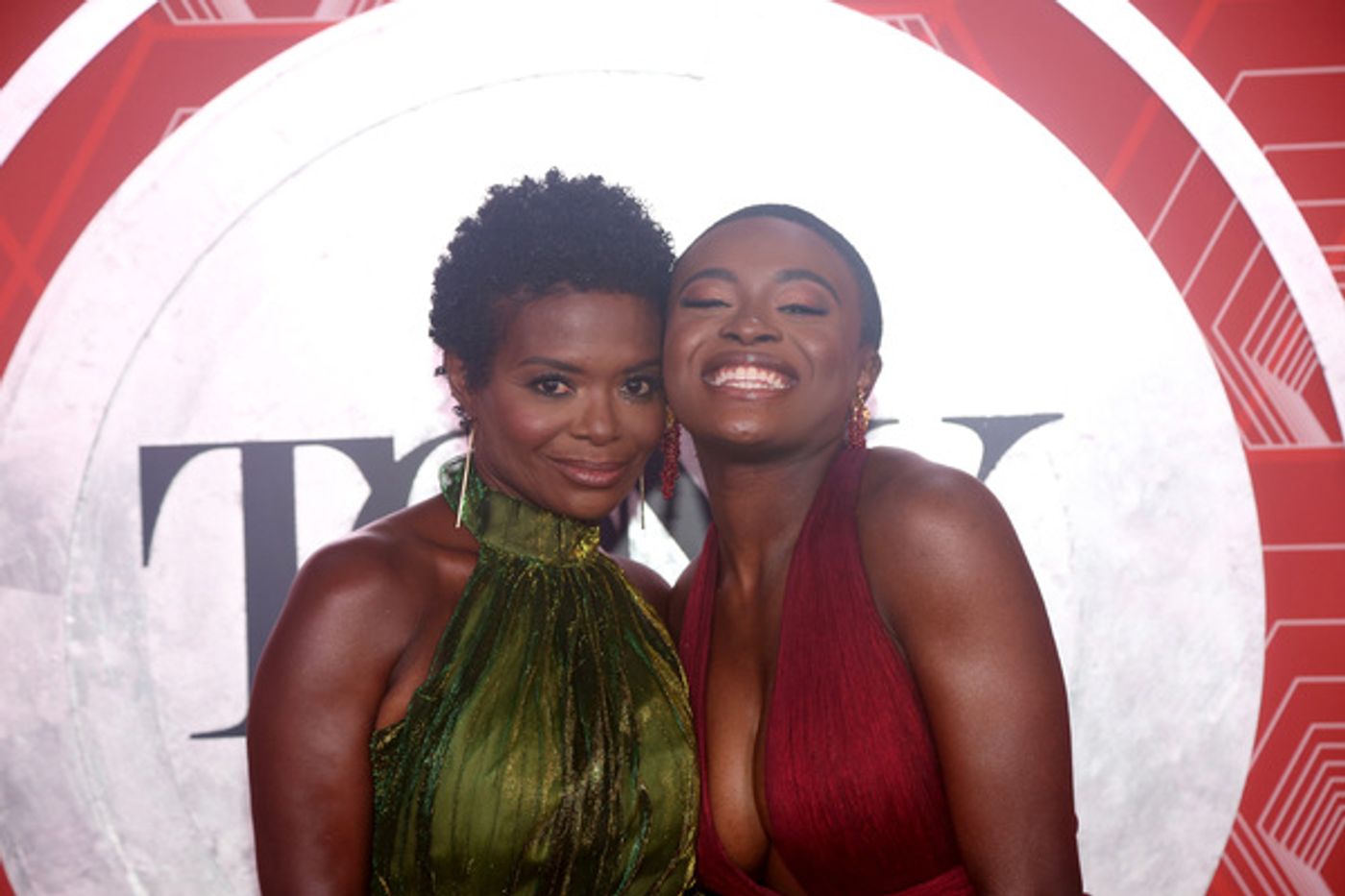 Photos: Stars Come Out to Celebrate on the Tony Awards Red Carpet!  Image