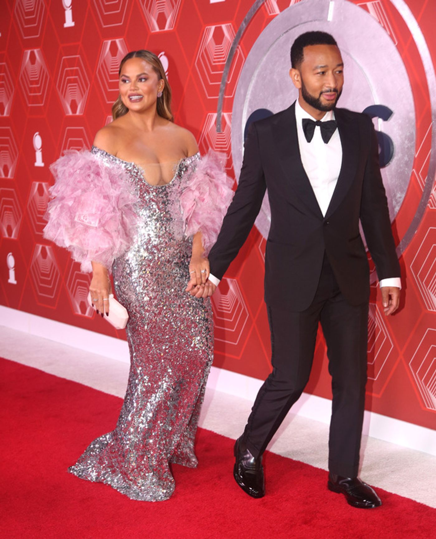 Photos: Stars Come Out to Celebrate on the Tony Awards Red Carpet!  Image