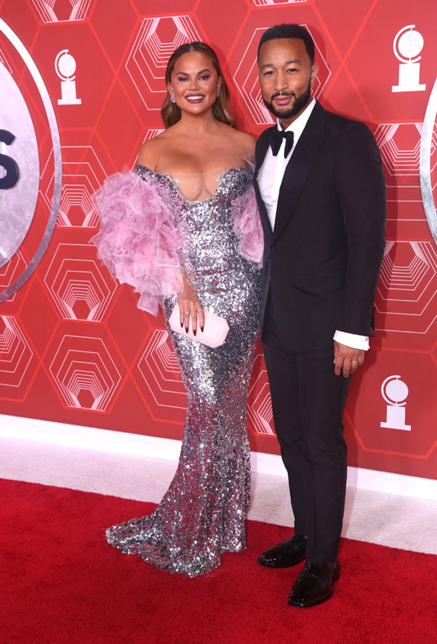 Photos: Stars Come Out to Celebrate on the Tony Awards Red Carpet!  Image