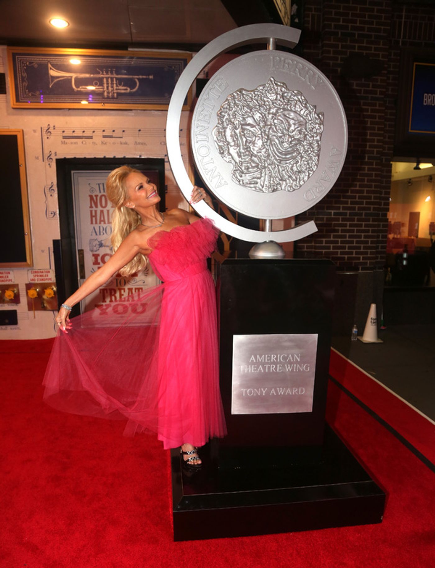 Photos: Stars Come Out to Celebrate on the Tony Awards Red Carpet!  Image