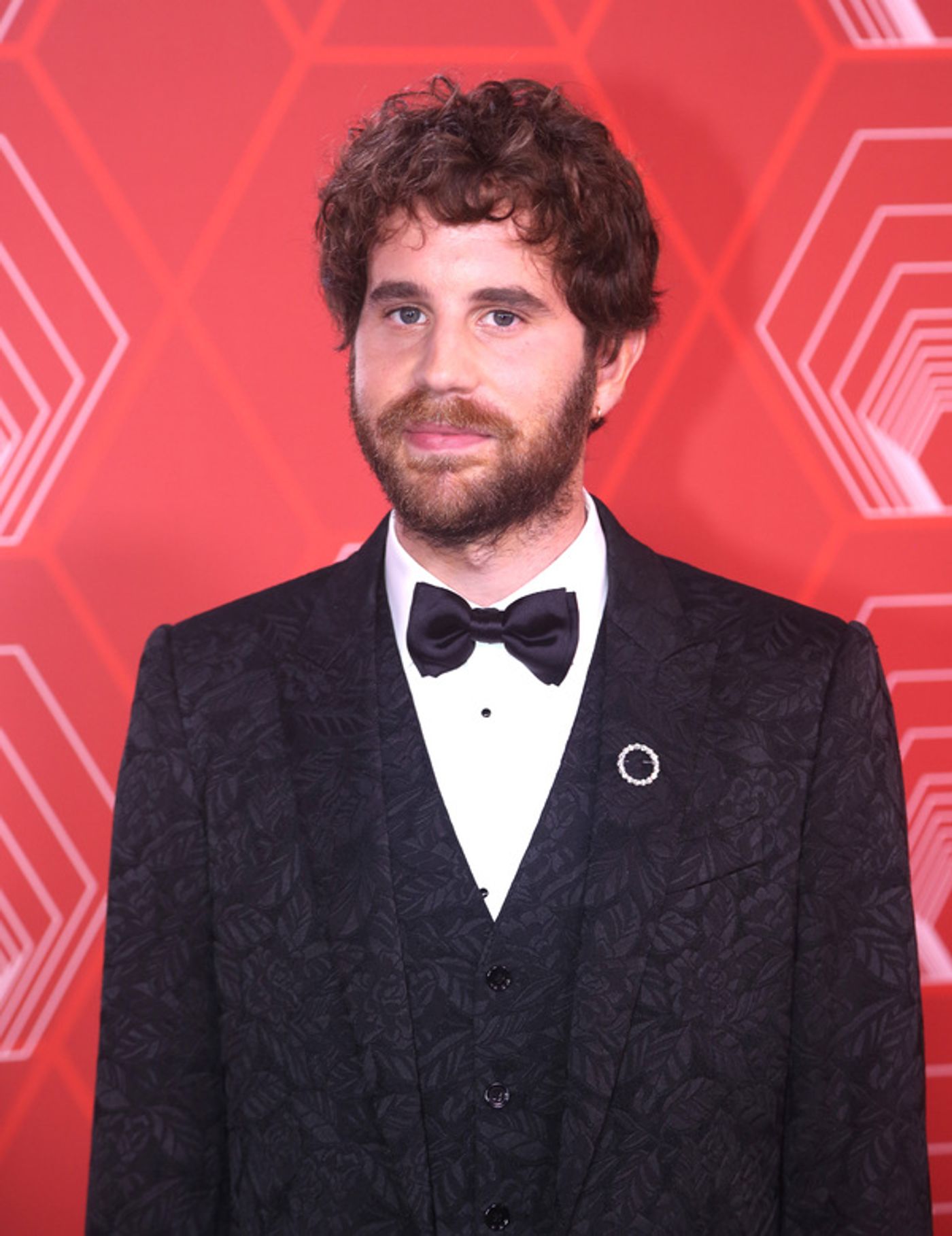 Photos: Stars Come Out to Celebrate on the Tony Awards Red Carpet!  Image