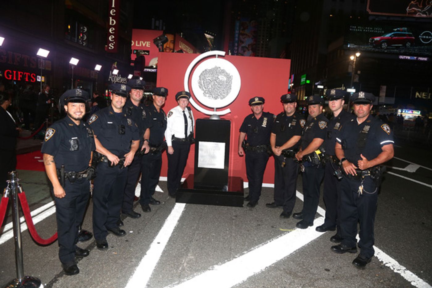 Photos: Stars Come Out to Celebrate on the Tony Awards Red Carpet!  Image
