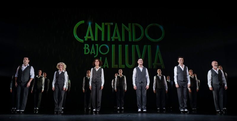 PHOTO FLASH: CANTANDO BAJO LA LLUVIA deslumbra en su estreno  Image