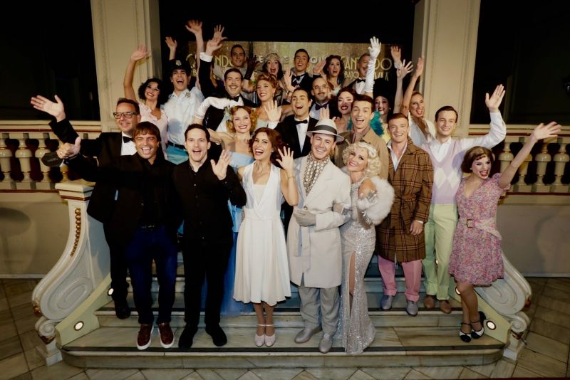 PHOTO FLASH: CANTANDO BAJO LA LLUVIA deslumbra en su estreno  Image