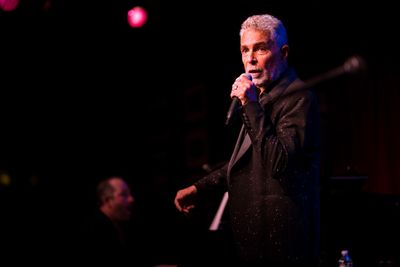 Clint Holmes Photo