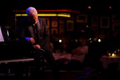 Clint Holmes Photo