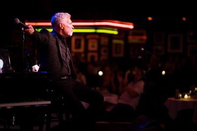 Clint Holmes Photo
