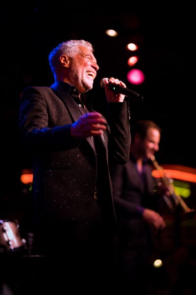 Clint Holmes Photo