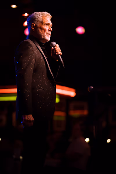 Clint Holmes Photo