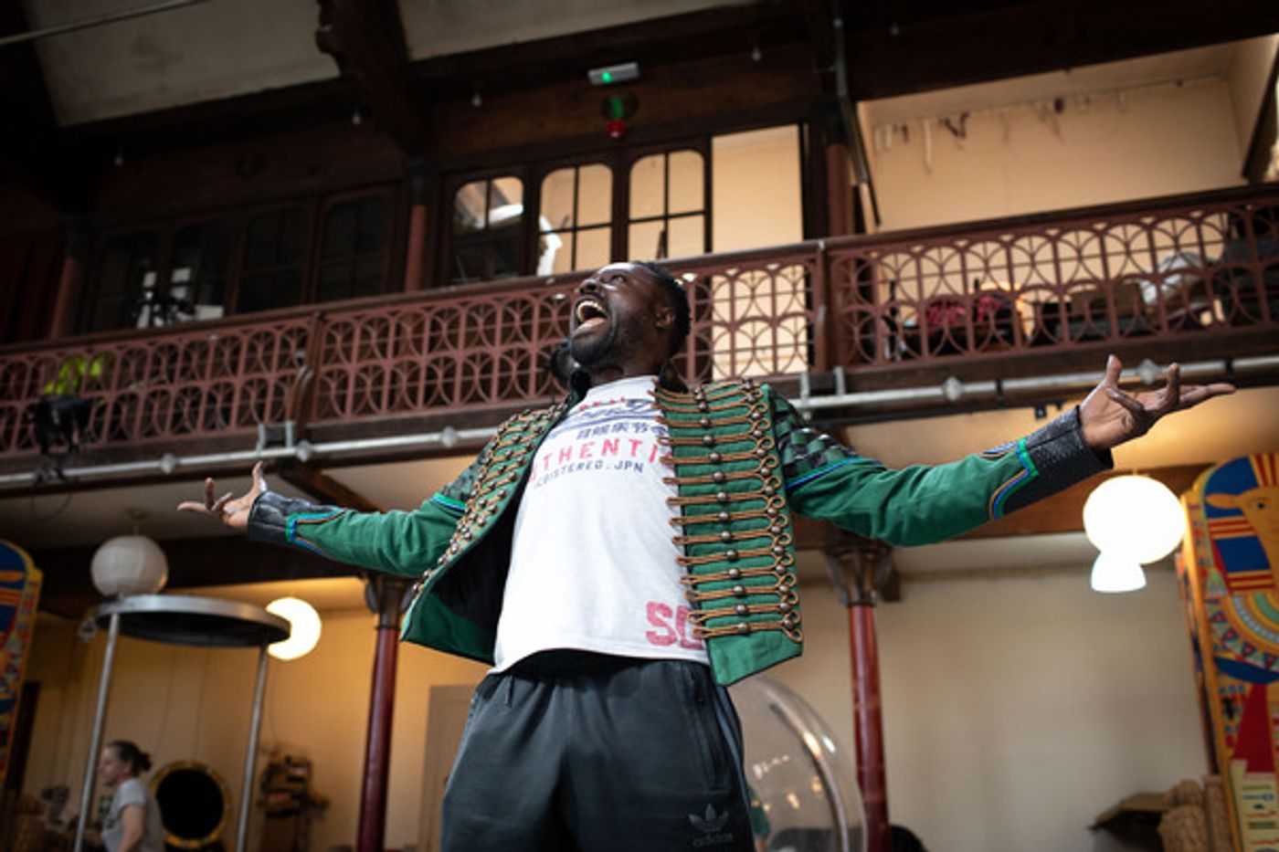 Photos: In Rehearsal For MAGIC GOES WRONG at the Apollo Theatre  Image