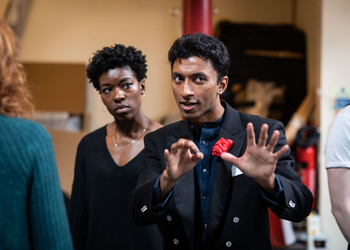 Photos: In Rehearsal For MAGIC GOES WRONG at the Apollo Theatre  Image
