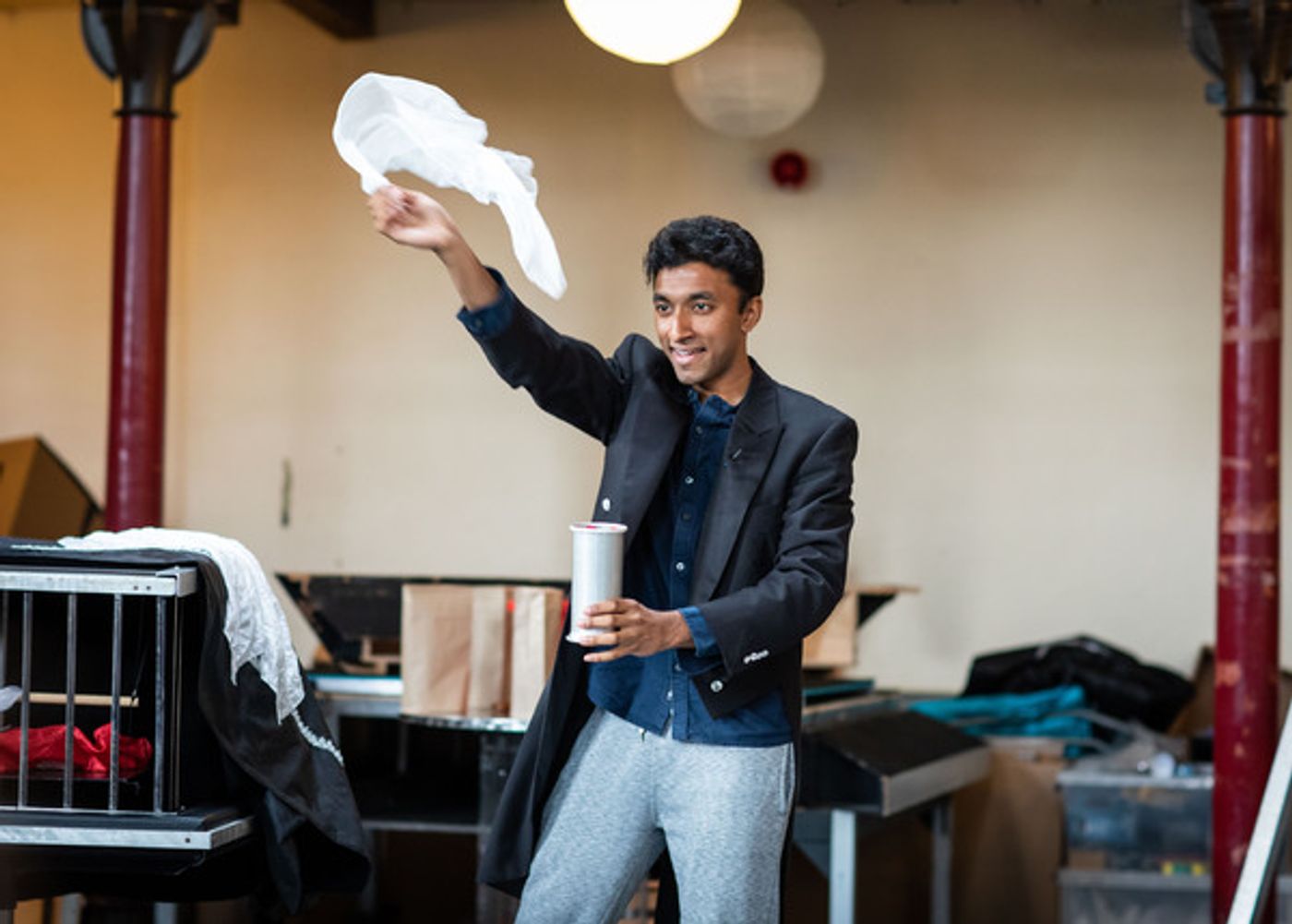 Photos: In Rehearsal For MAGIC GOES WRONG at the Apollo Theatre  Image