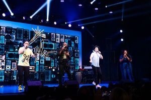 Chris Sullivan, Wayne Brady, Anthony Veneziale, Aneesa Folds @ BroadwayWorld Chris Sullivan, Wayne Brady, Anthony Veneziale, Aneesa Folds Photo