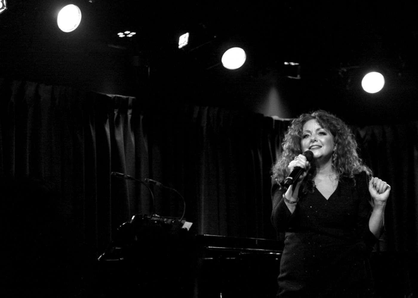 Review: Kelli Rabke Makes Music and Magic With TINY GIANTS at The Green Room 42  Image