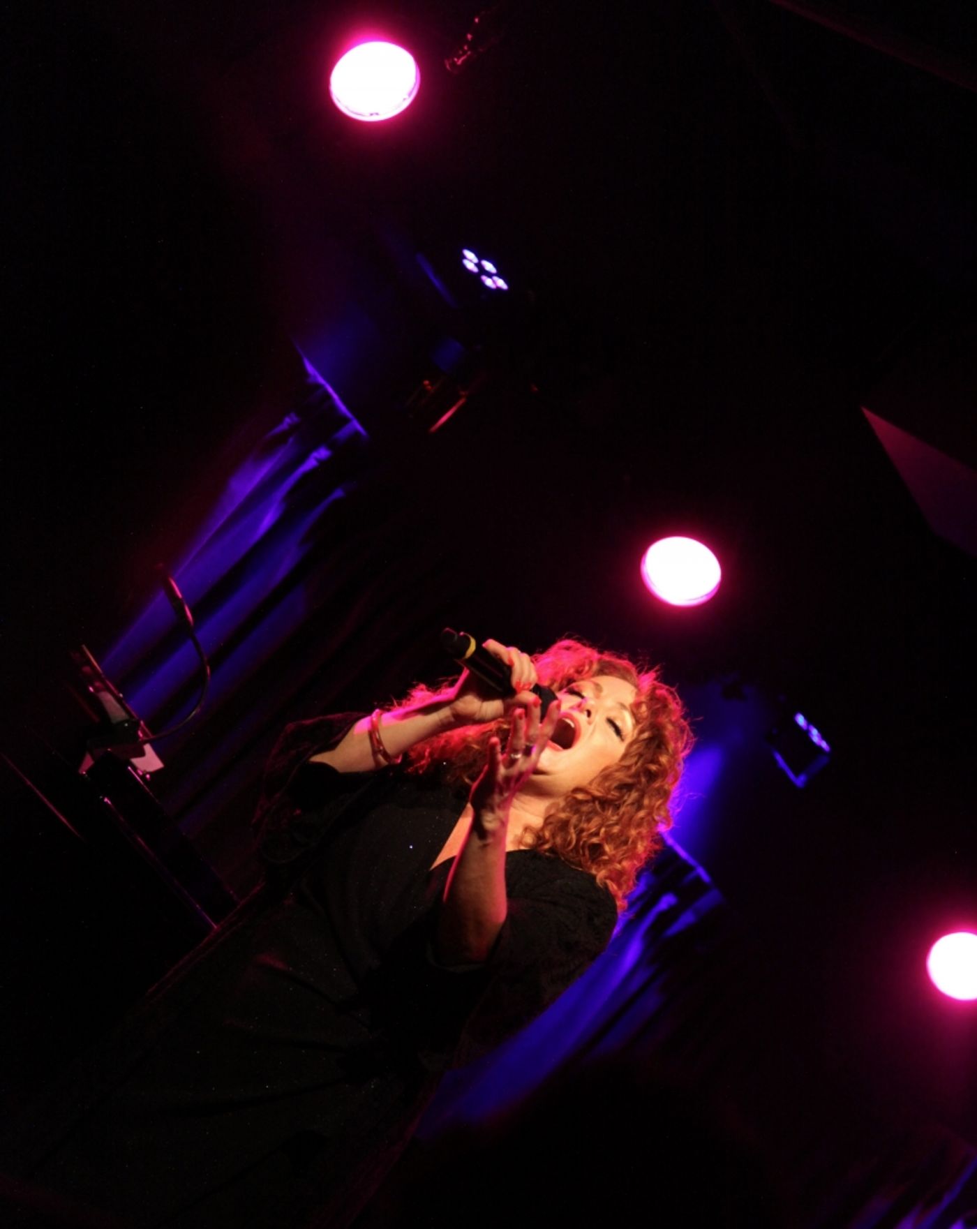 Review: Kelli Rabke Makes Music and Magic With TINY GIANTS at The Green Room 42  Image