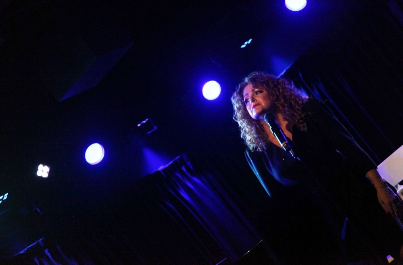 Review: Kelli Rabke Makes Music and Magic With TINY GIANTS at The Green Room 42  Image