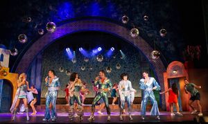Sandy Bainum, Brayden Hade, Kim Huber, Eric Martsolf, Lisa Dyson and Christopher Robert Smith with the company @ BroadwayWorld Sandy Bainum, Brayden Hade, Kim Huber, Eric Martsolf, Lisa Dyson and Christopher Robe Photo