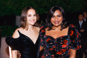 Natalie Portman, Mindy Kaling Photo