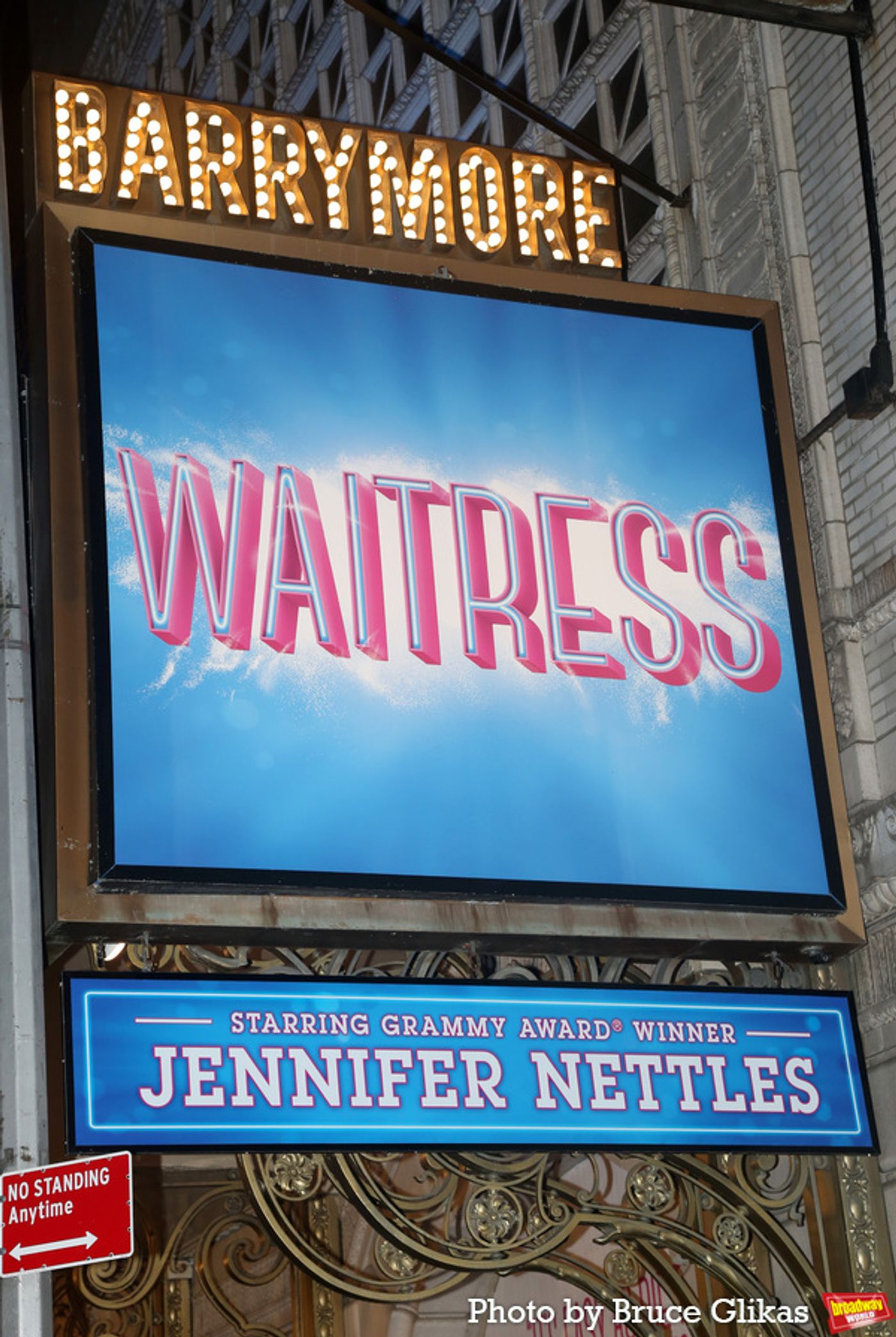 Photos: Jennifer Nettles, Erich Bergen, Nik Dodani and Ben Thompson Take First Bows in WAITRESS  Image