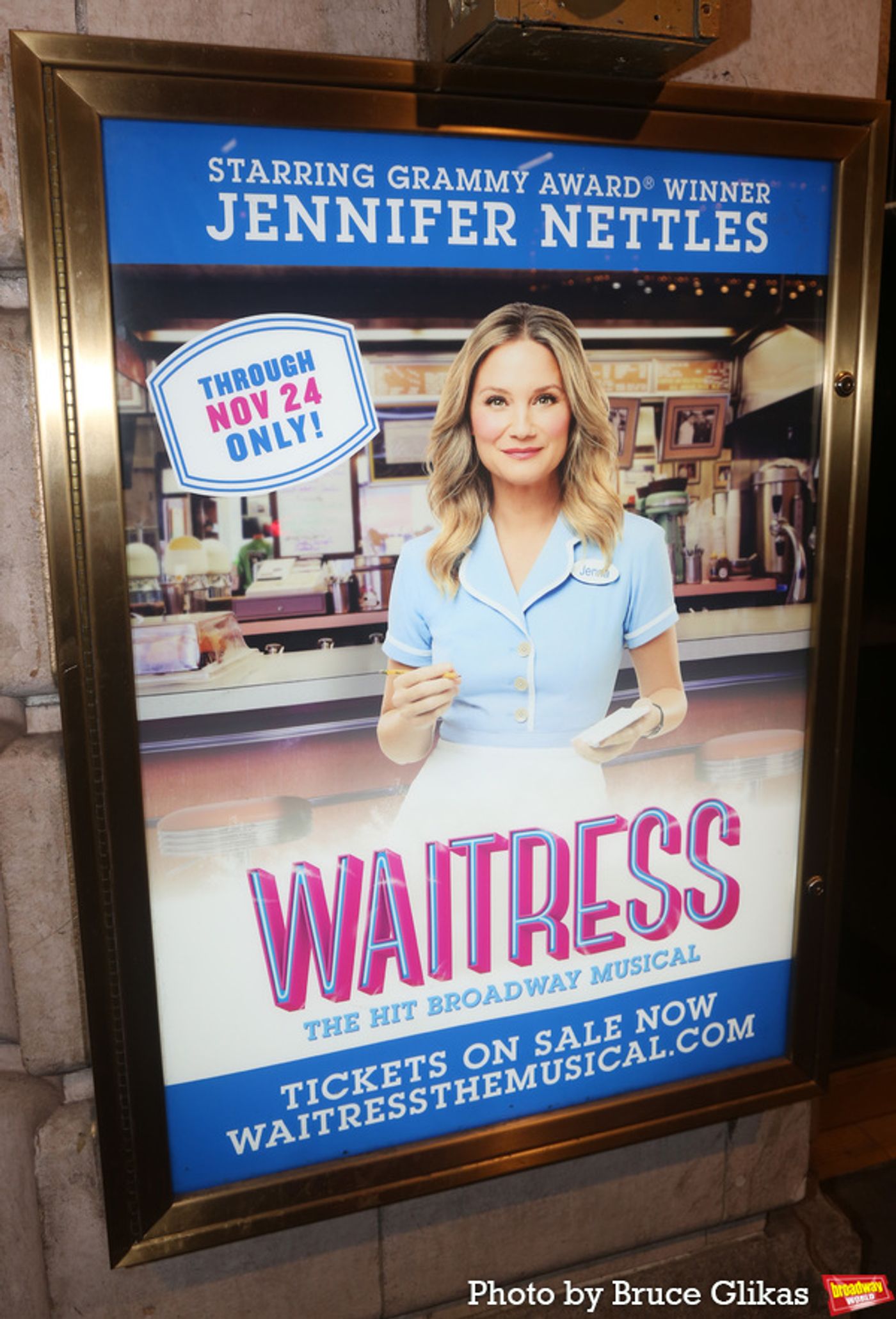 Photos: Jennifer Nettles, Erich Bergen, Nik Dodani and Ben Thompson Take First Bows in WAITRESS  Image