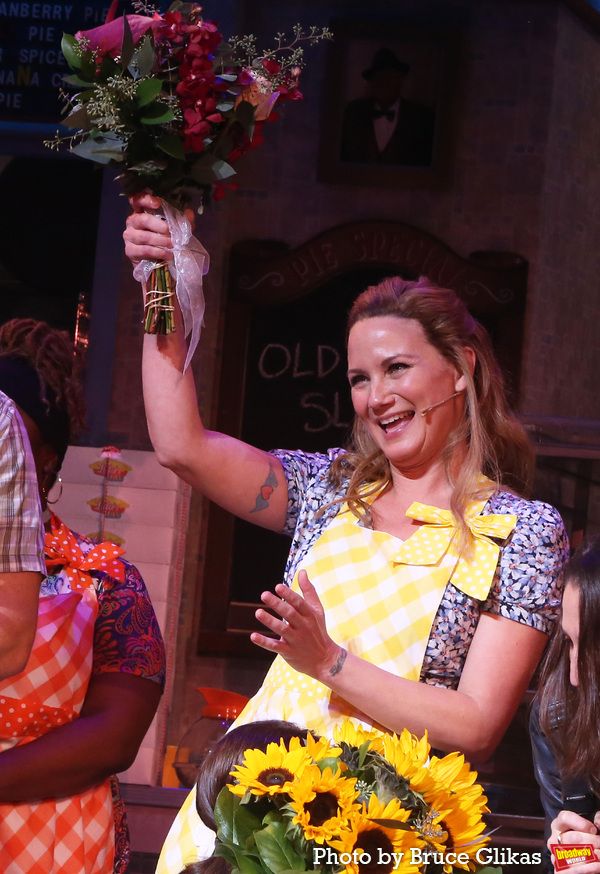 Jennifer Nettles  Photo