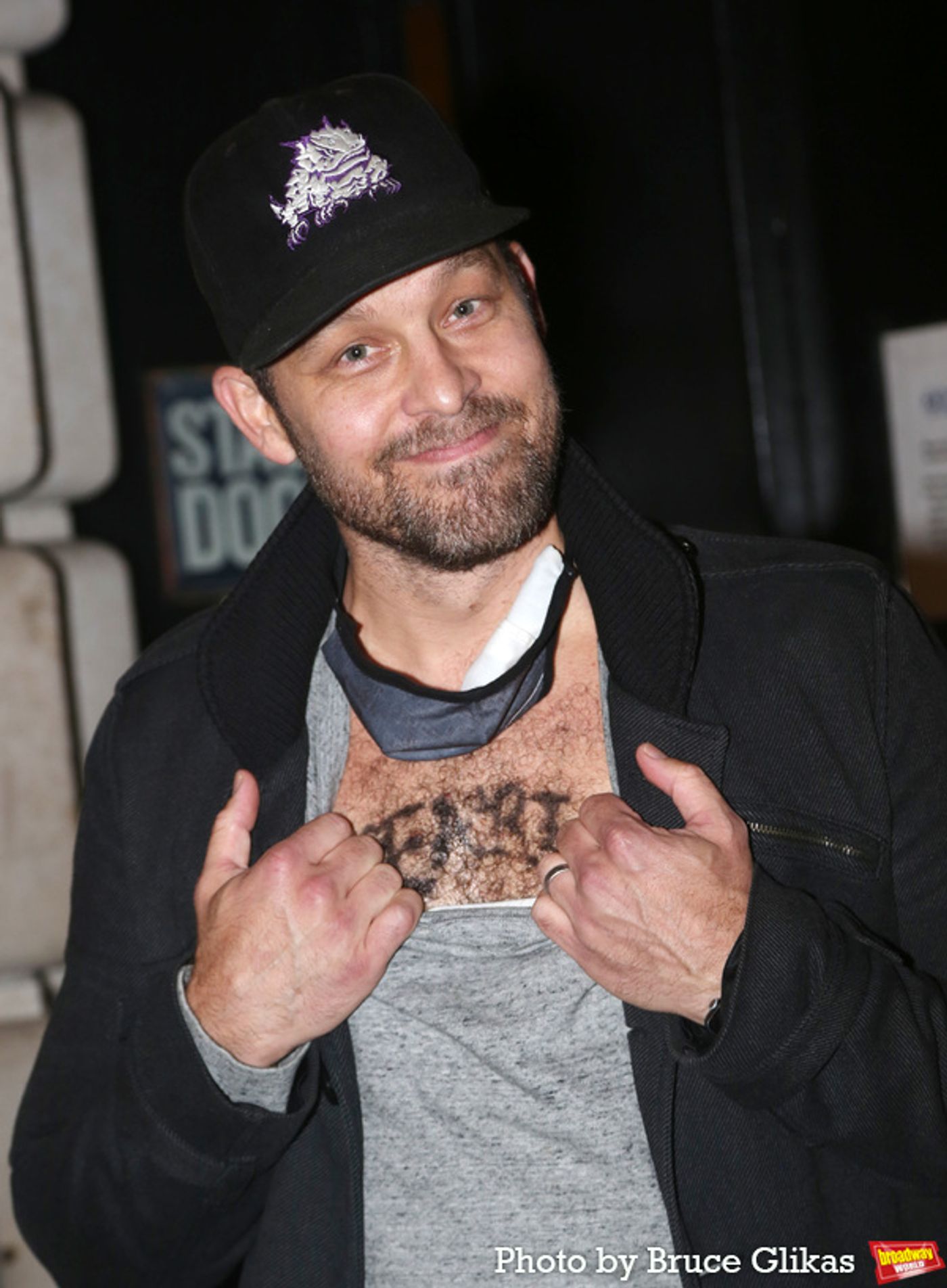 Photos: Jennifer Nettles, Erich Bergen, Nik Dodani and Ben Thompson Take First Bows in WAITRESS  Image