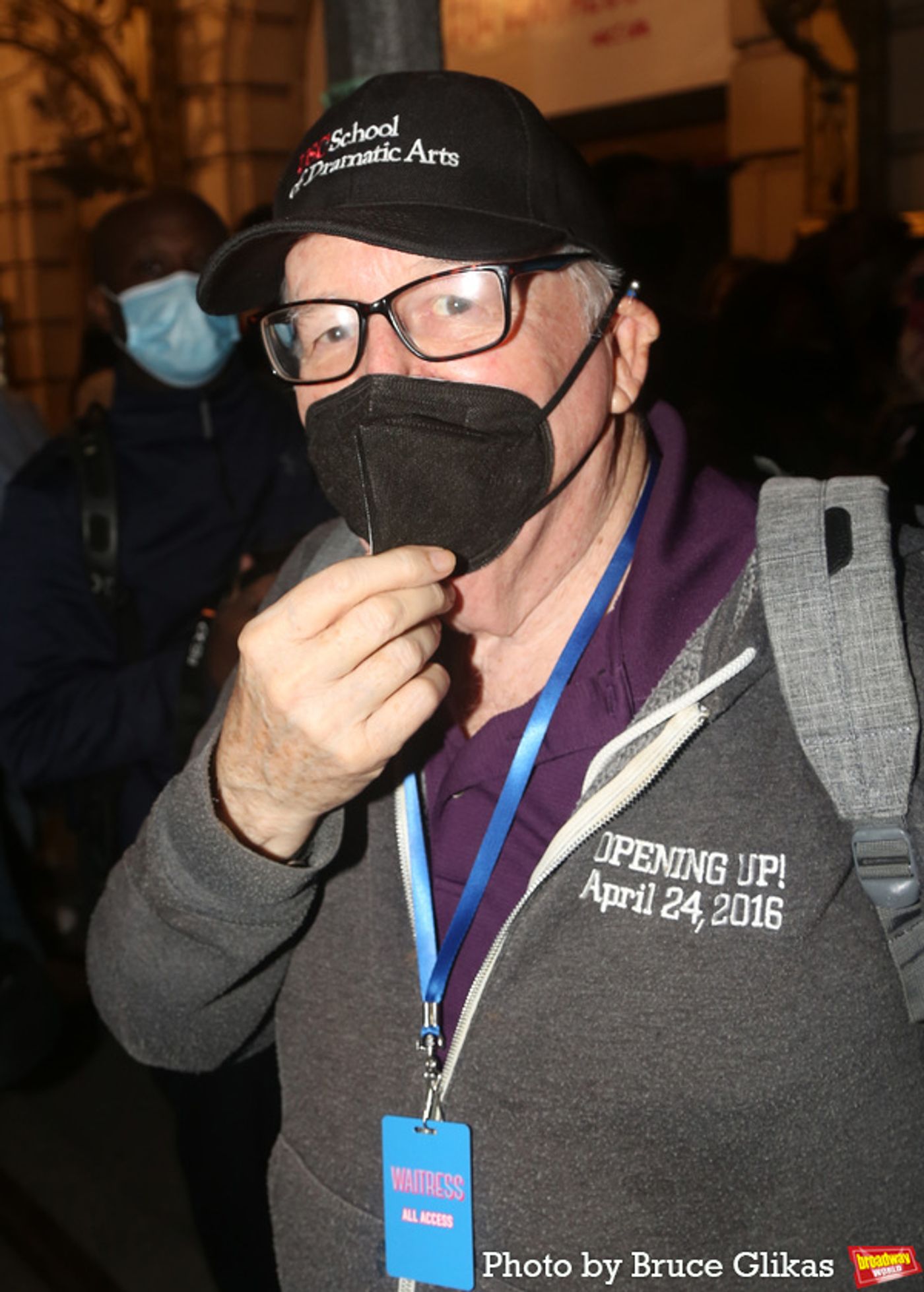 Photos: Jennifer Nettles, Erich Bergen, Nik Dodani and Ben Thompson Take First Bows in WAITRESS  Image