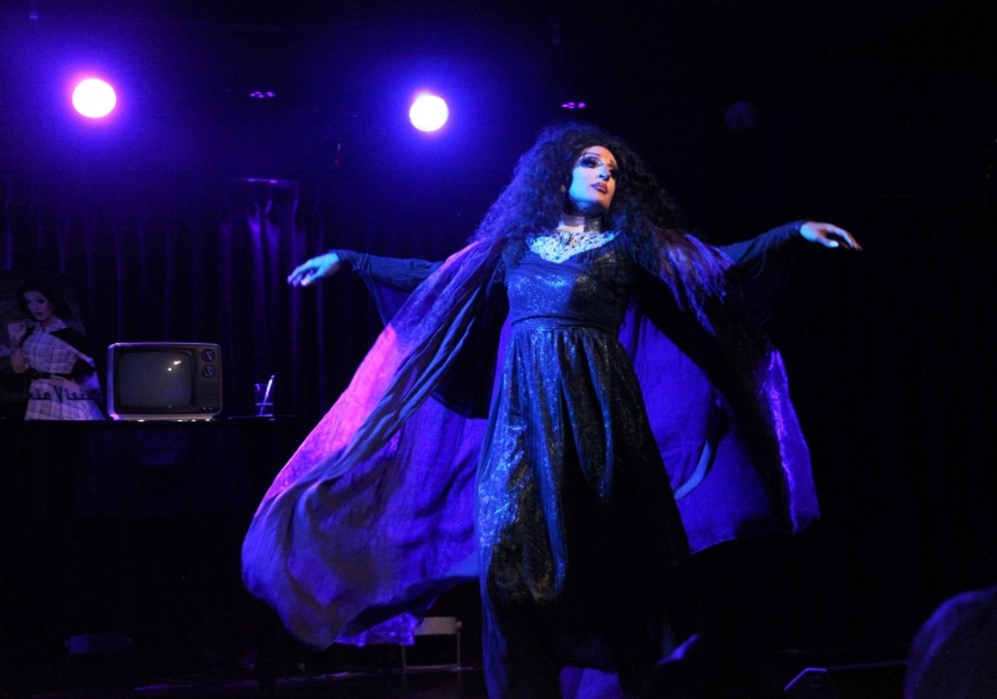 Review: With JACKIEVISION: THE TOUR, Jackie Cox Commands The Stage With Television's Coming Of Age At The Green Room 42  Image