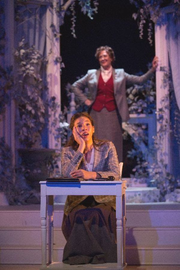 Nicole King, Karen Ziemba
 Photo