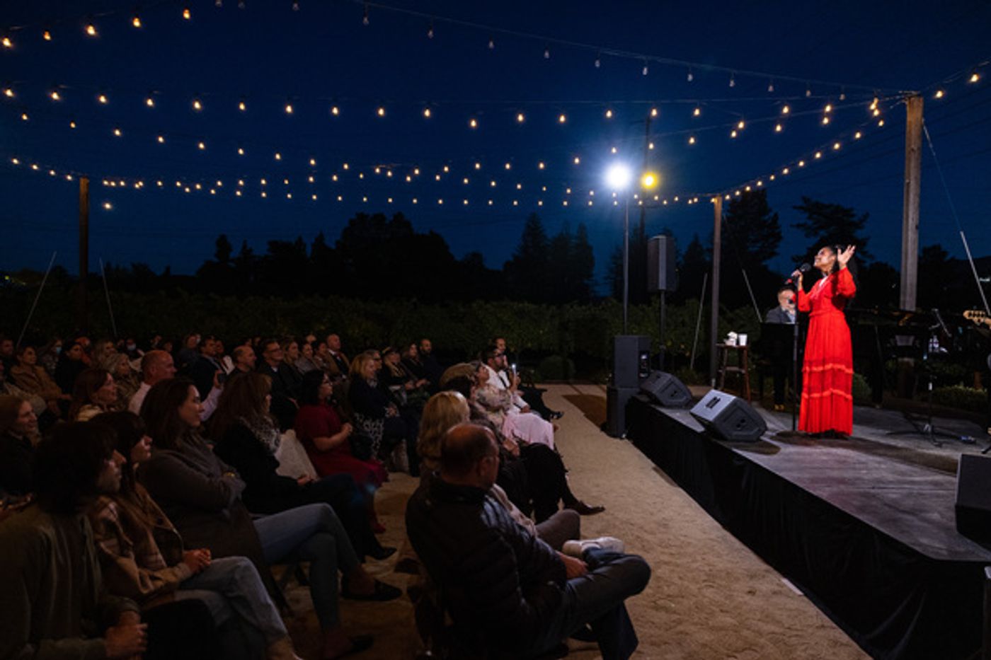 Photos: Beth Leavel and Taylor Iman Jones Perform at BROADWAY AND VINE  Image