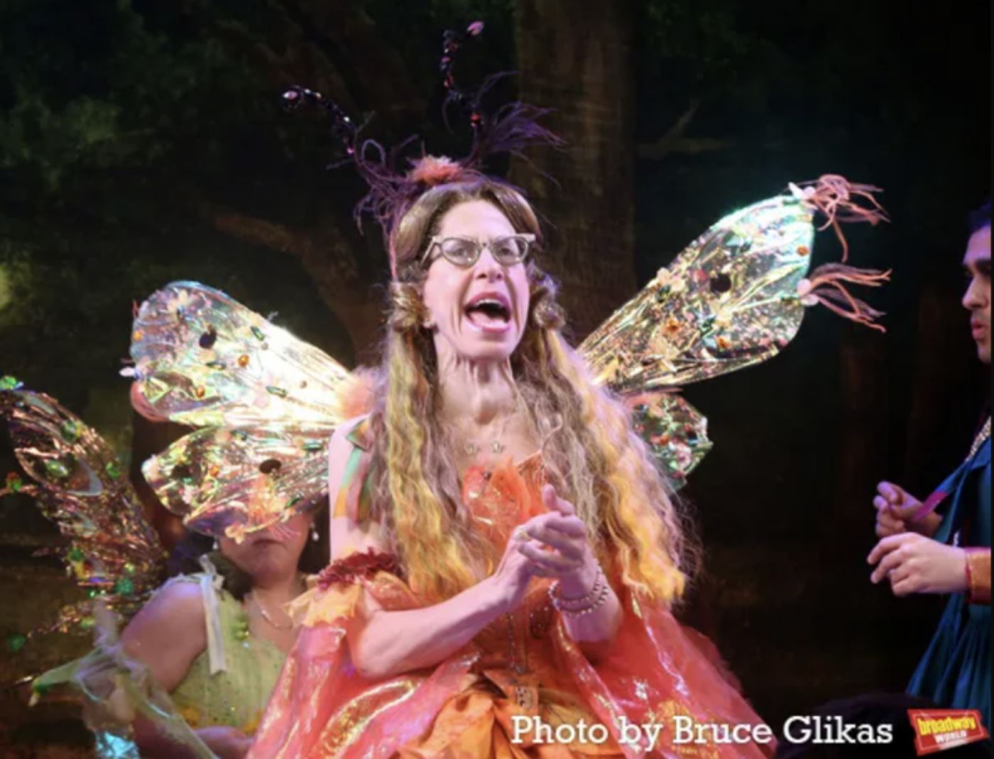 Wake Up With BWW 10/26: First Look at Celina Smith as Annie, DANA H. and IS THIS A ROOM? to Close Early, and More  Image