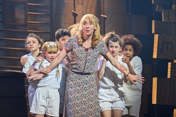 Photos: MATILDA THE MUSICAL Celebrates its 10th Birthday; All New Production Photos Released! — photo 4 of 22