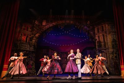 The cast of the National Tour of TOOTSIE Photo