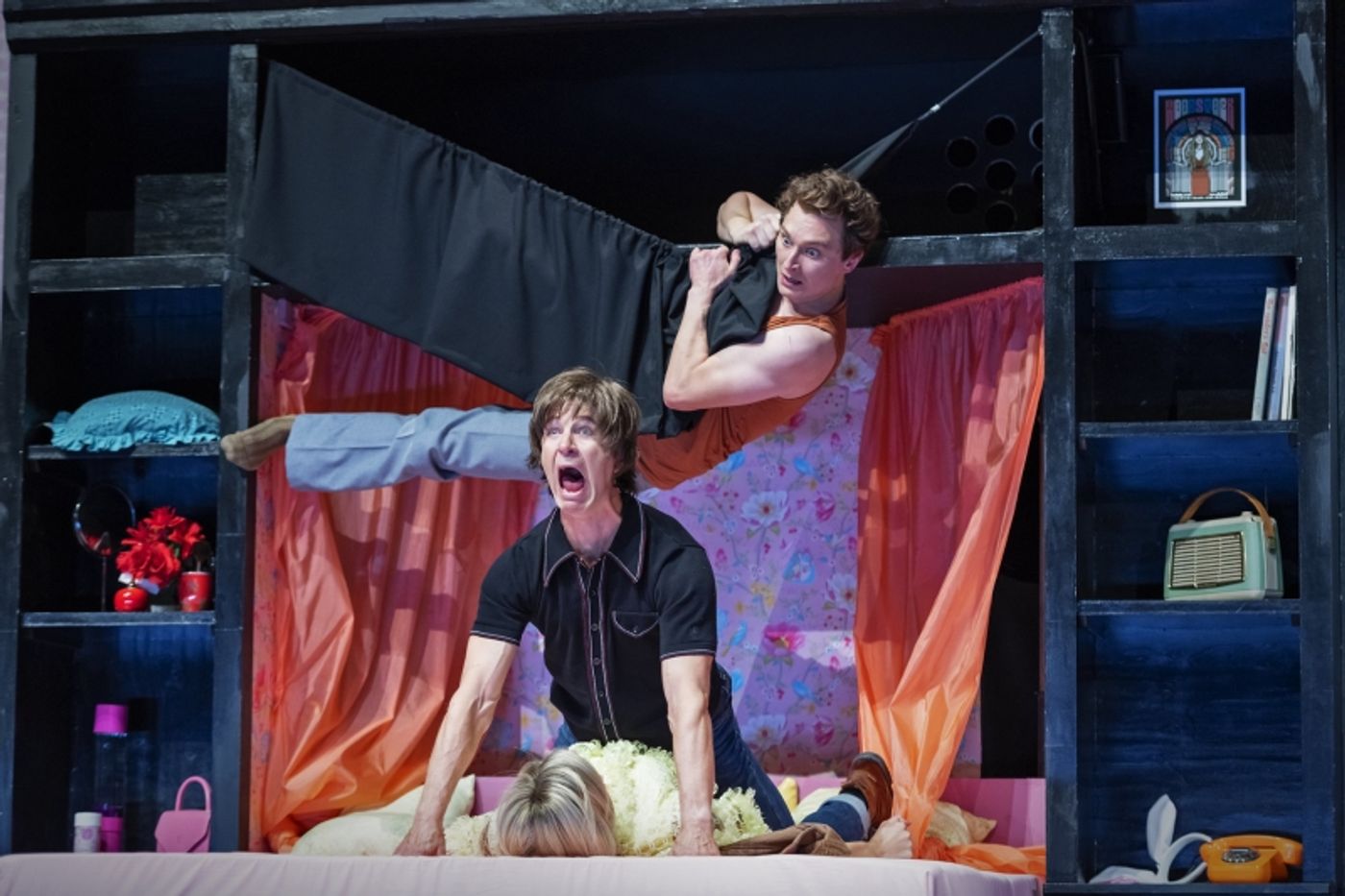 Review: THE COMEDY ABOUT A BANK ROBBERY at TURKU CITY THEATRE Review: THE COMEDY ABOUT A BANK ROBBERY at TURKU CITY THEATRE Image