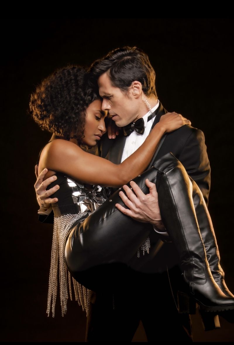 Octavi Pujades y Mireia Mambo protagonizarán EL GUARDAESPALDAS en Barcelona  Image