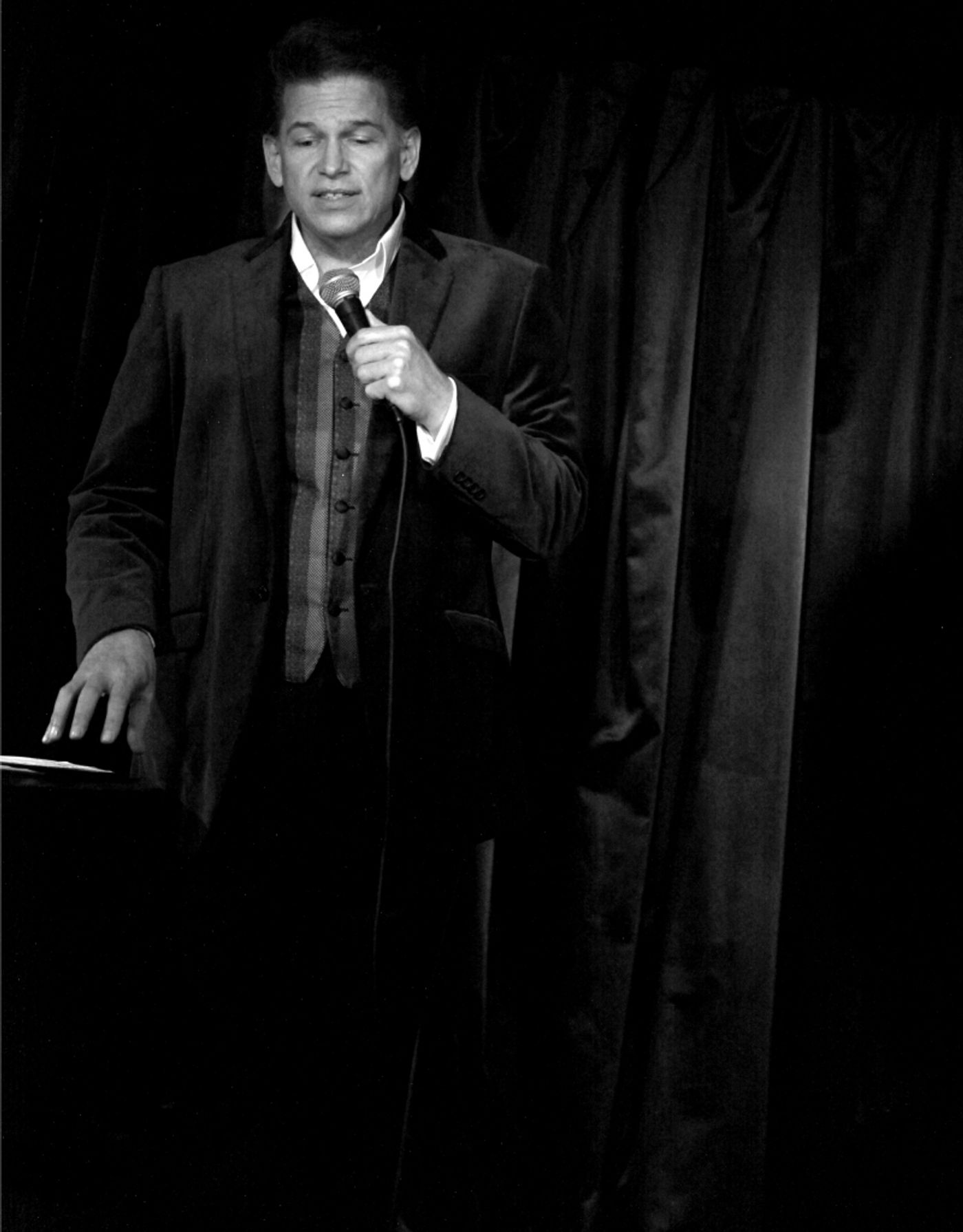 Review: Dorian Woodruff Returns Triumphantly to Pangea With STUDIO MUSICIAN: THE MUSIC OF MANILOW Review: Dorian Woodruff Returns Triumphantly to Pangea With STUDIO MUSICIAN: THE MUSIC OF MANILOW Image