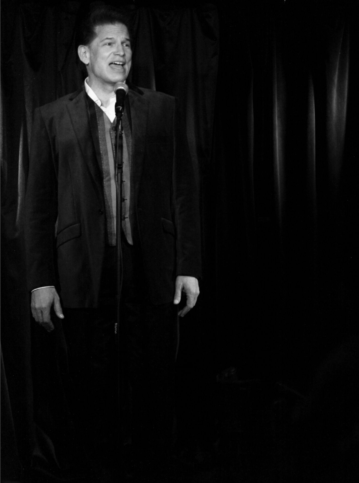 Review: Dorian Woodruff Returns Triumphantly to Pangea With STUDIO MUSICIAN: THE MUSIC OF MANILOW Review: Dorian Woodruff Returns Triumphantly to Pangea With STUDIO MUSICIAN: THE MUSIC OF MANILOW Image