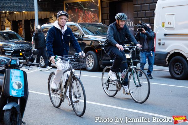 Photos: Senator Chuck Schumer Joins David Byrne for a Bike Ride to AMERICAN UTOPIA — photo 16 of 16