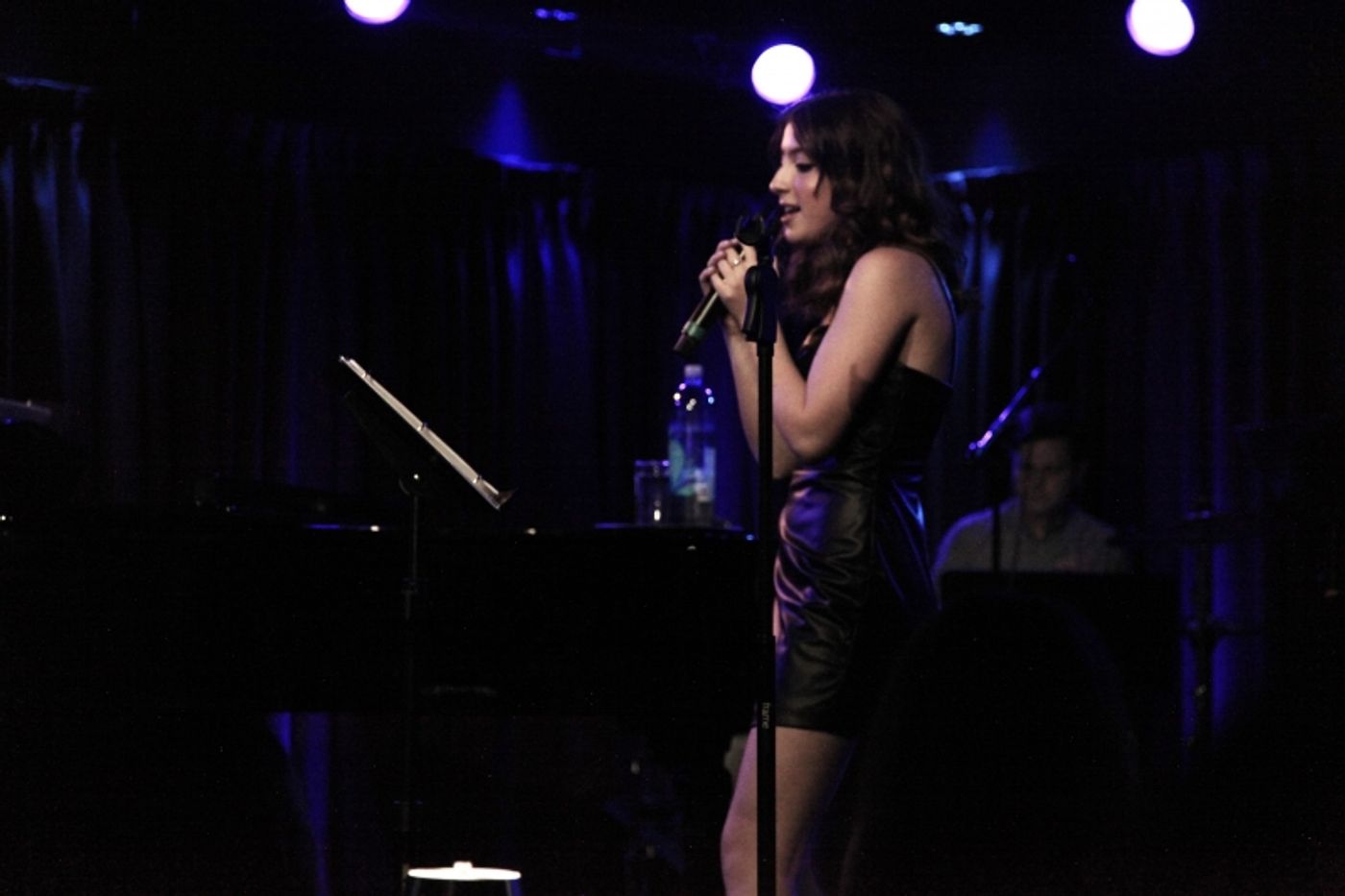 Review: Ayla Schwartz Learns Her Lesson in EVERYTHING I LEARNED I LEARNED BY GROWING TWO INCHES At The Green Room 42 Review: Ayla Schwartz Learns Her Lesson in EVERYTHING I LEARNED I LEARNED BY GROWING TWO INCHES At The Green Room 42 Image