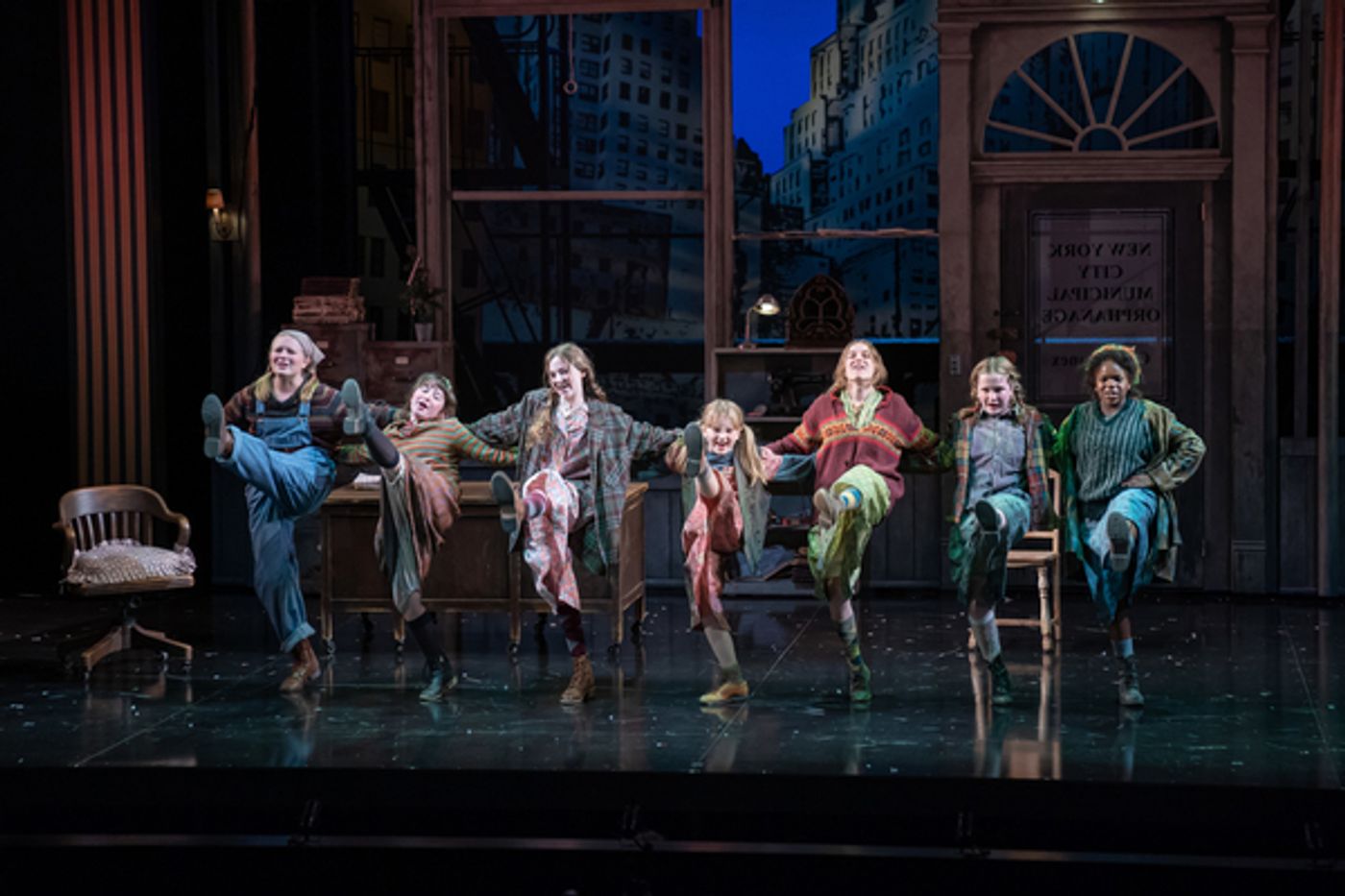 Photos: First Look at ANNIE At Children's Theatre Company  Image