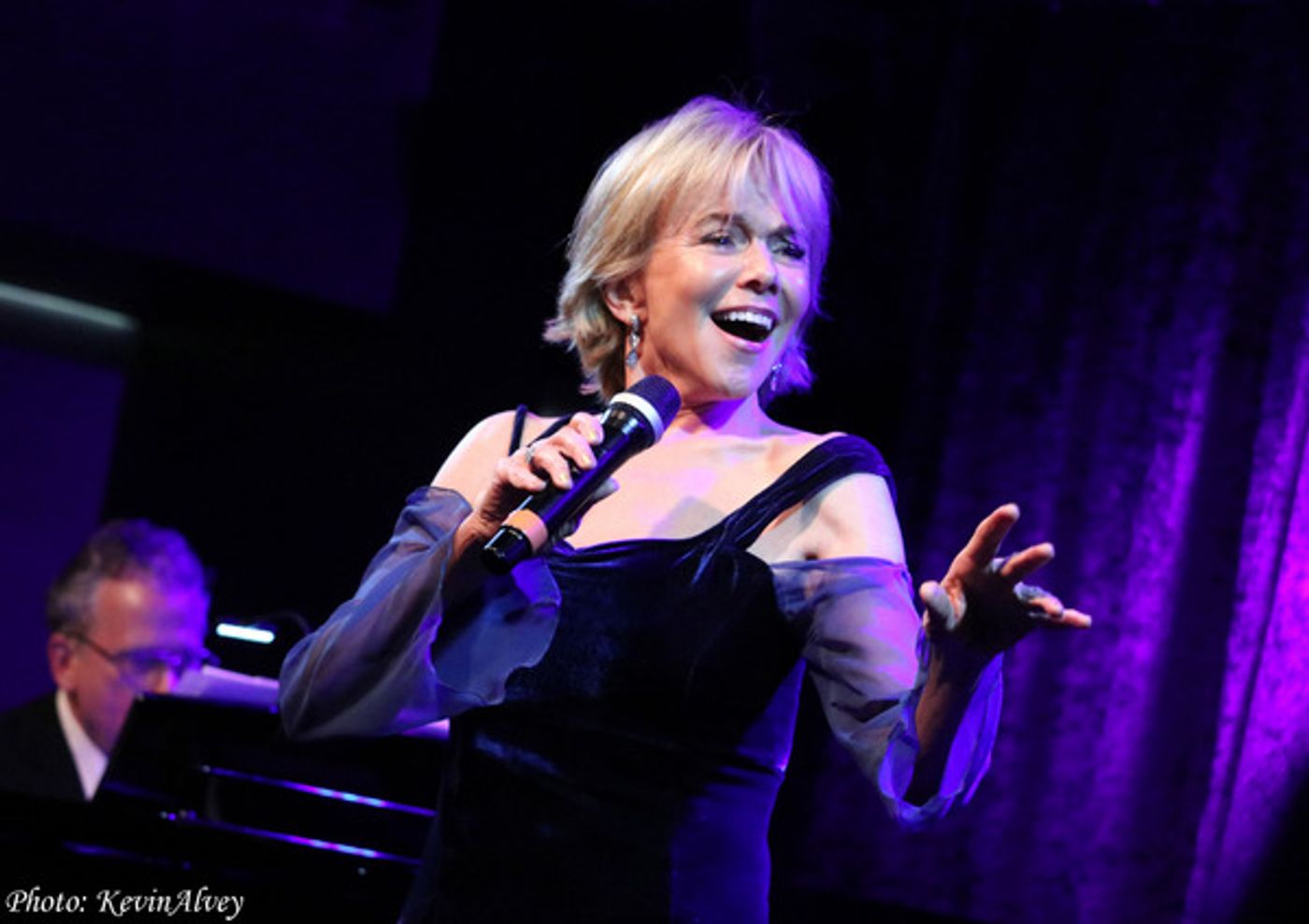 Photos: Linda Purl's latest concert at the Birdland Theater  Image