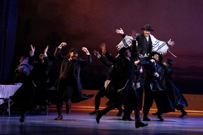 Cast of Fiddler on the Roof Photo