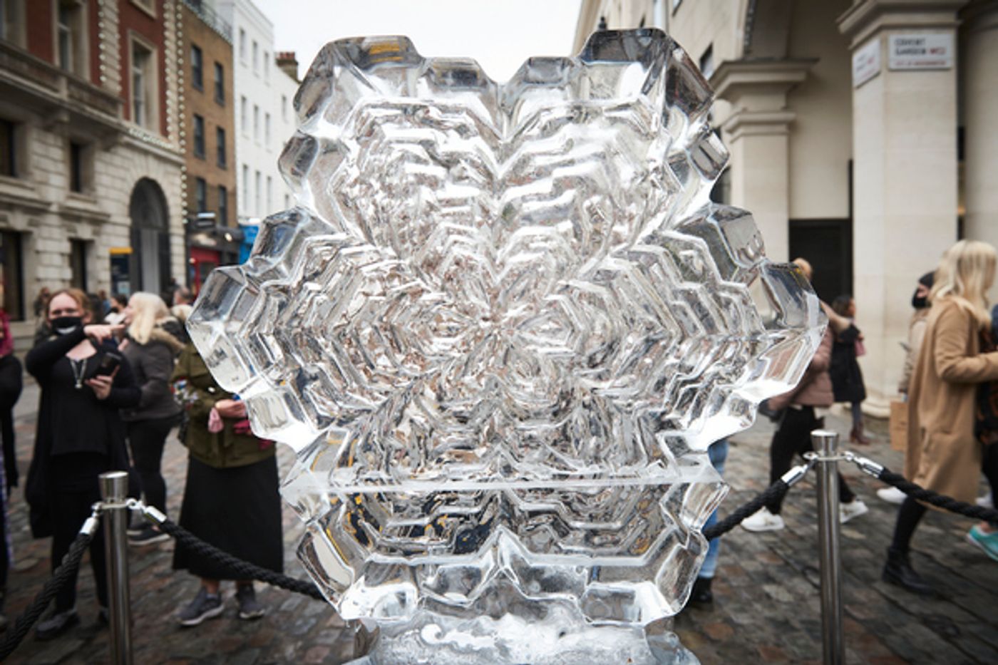 Photos: FROZEN and its Stars Take Over Covent Garden  Image