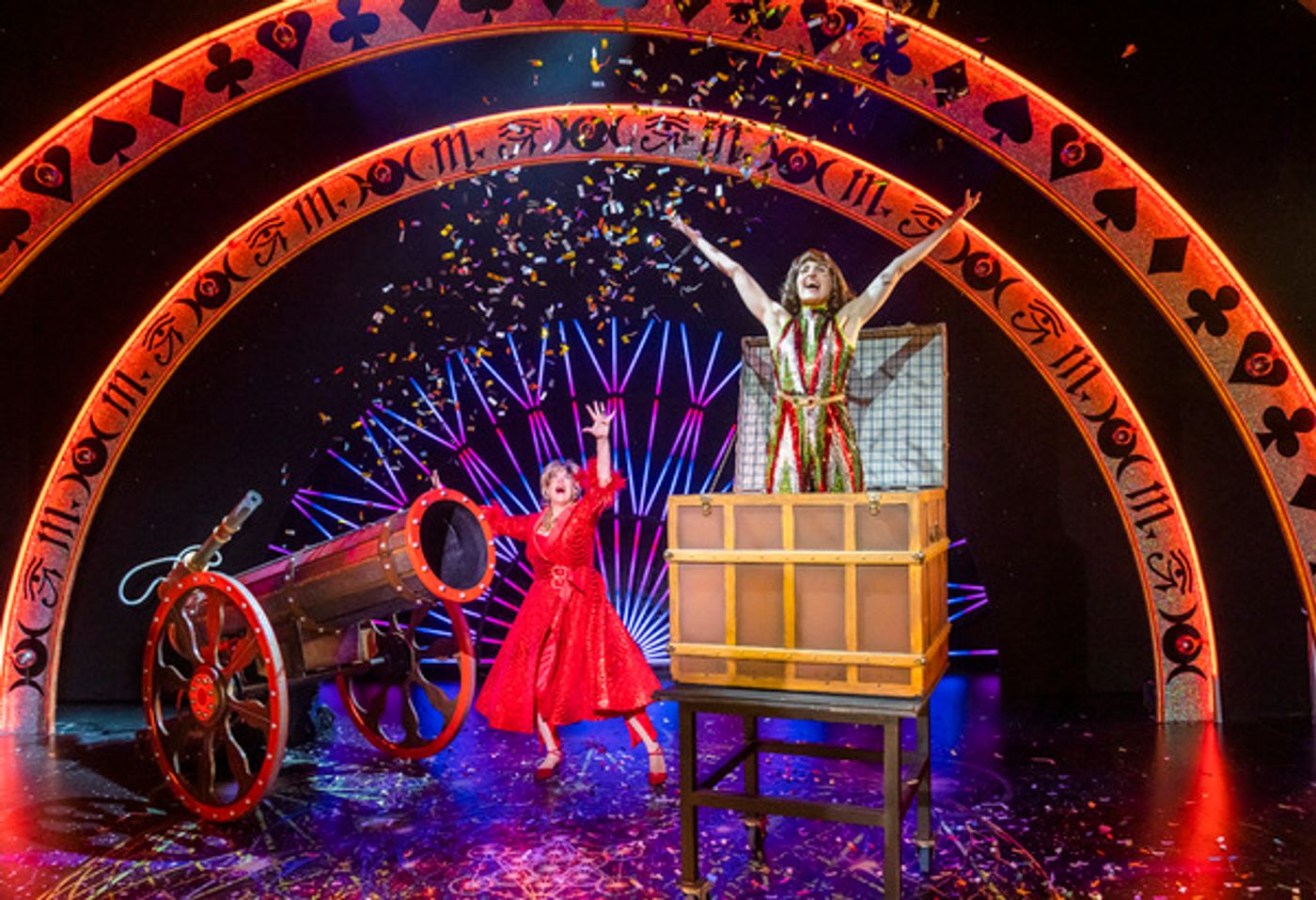 Photos: Check Out All New Photos of MAGIC GOES WRONG in Action  Image