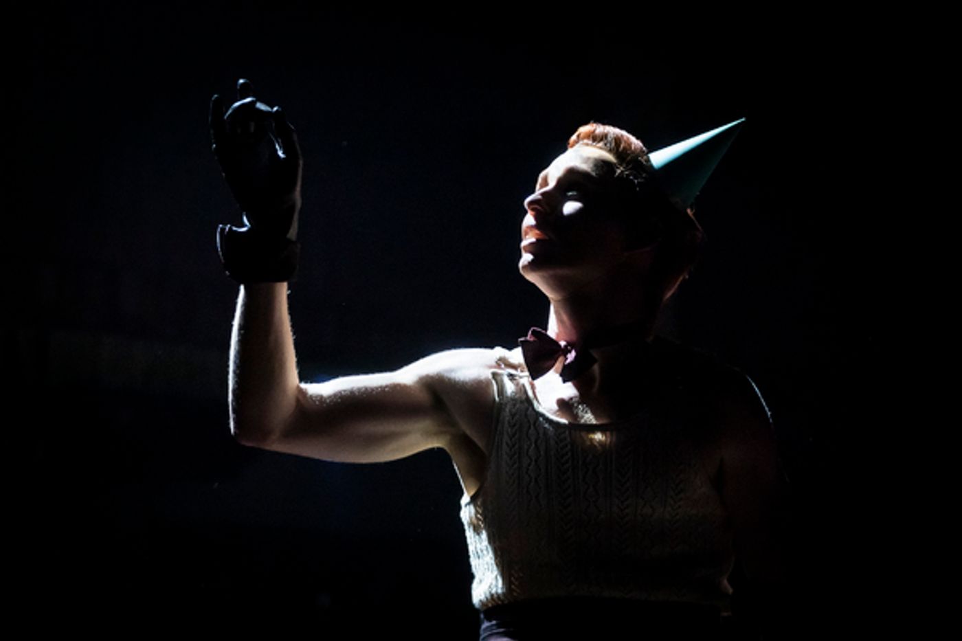 Photos: First Look at Eddie Redmayne, Jessie Buckley & Omari Douglas in CABARET  Image
