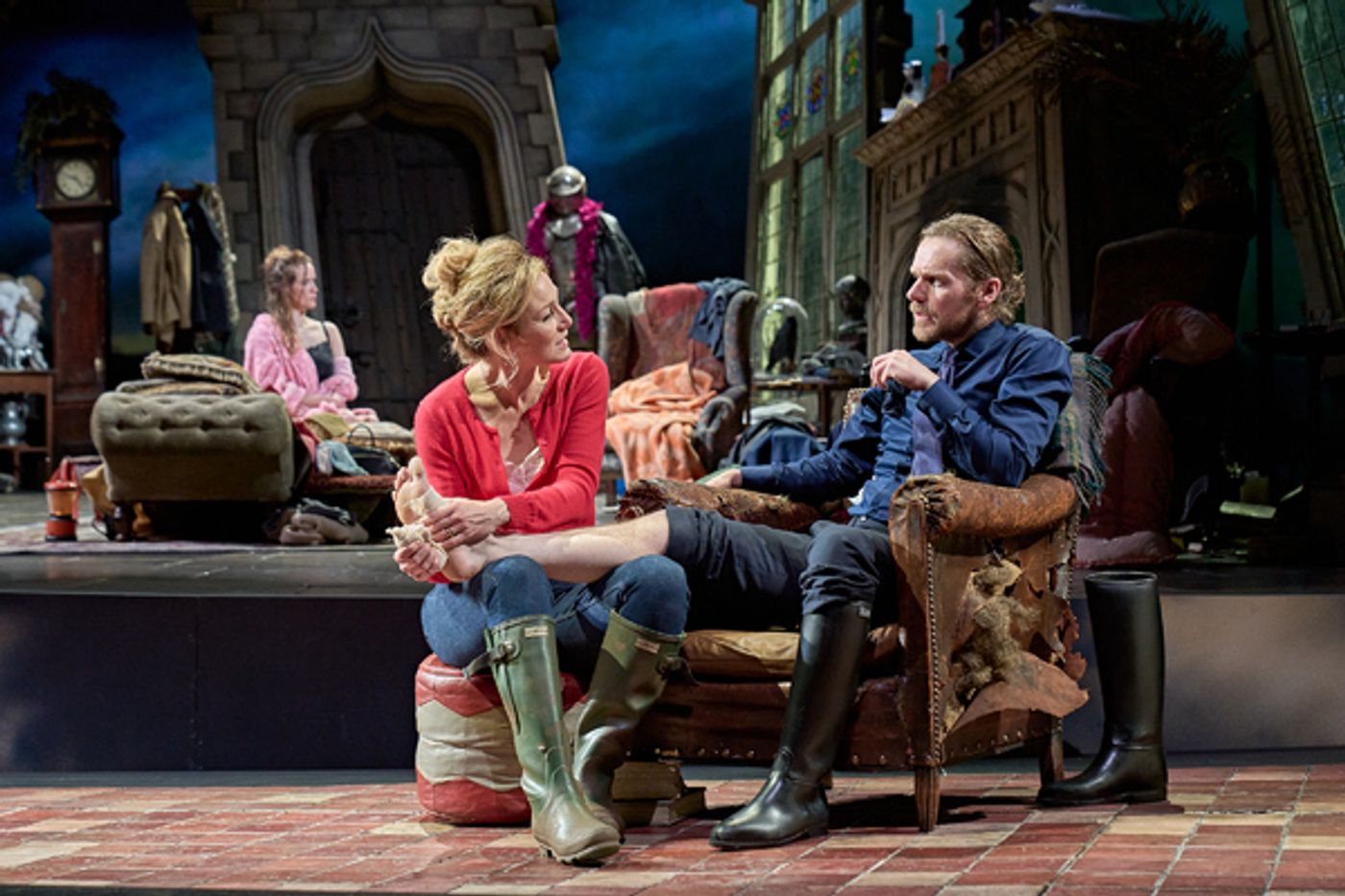 Photos: See Shaun Evans, Nancy Carroll & More in MANOR at the National Theatre  Image