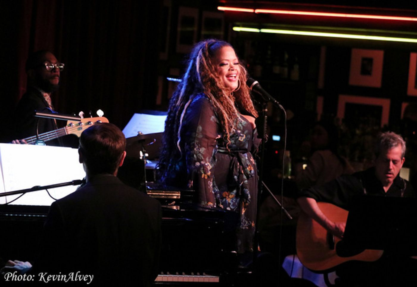 Photos: Natalie Douglas Resumes TRIBUTES At Birdland With Celebration Of James Taylor  Image